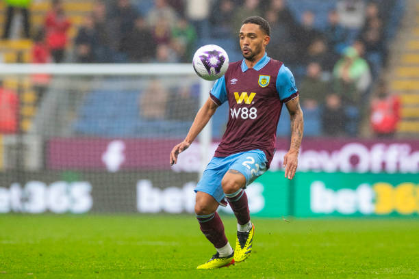 西蒙斯缺席 西蒙斯缺席